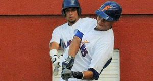 Eddie González se destacó con el madero en el triunfo de Ceiba (foto por Germán Rodríguez)