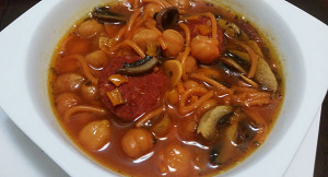 Sopa de garbanzo, chorizo y setas. (Foto/Suministrada)