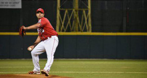 El lanzador derecho Joel Piñeiro maniató los bates de Carolina (foto por Carmen Pérez)